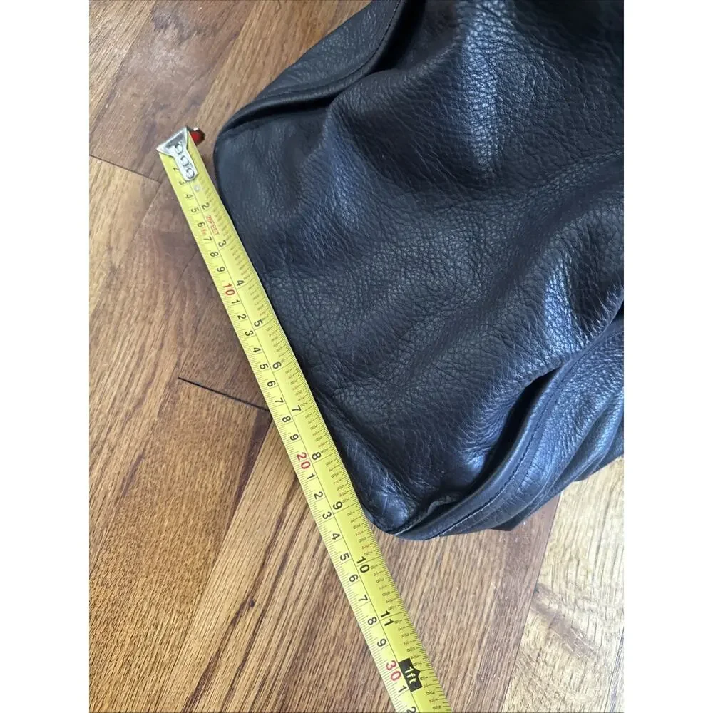 MUSIKA FRERE Handcrafted Leather Duffle Bag